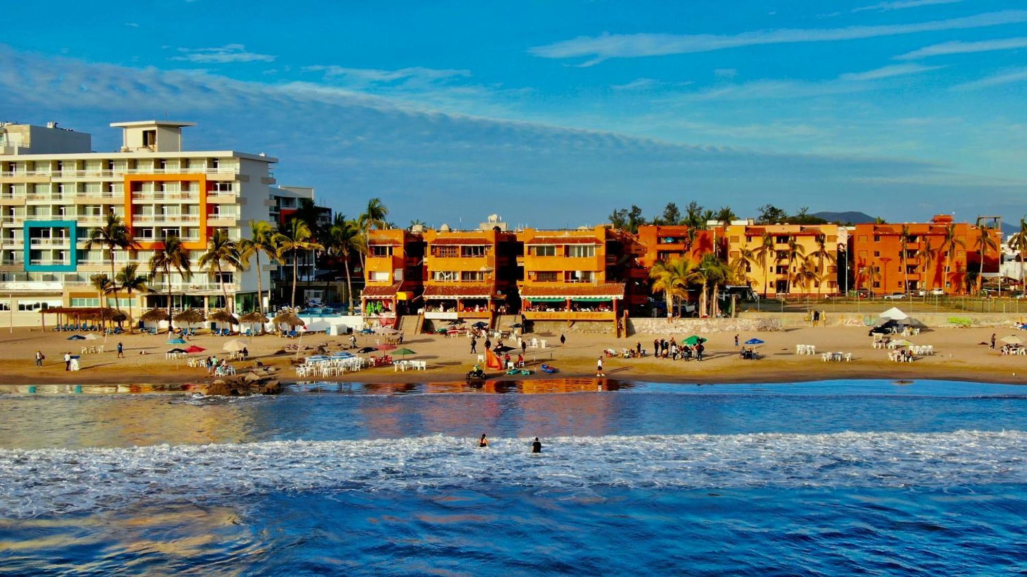 Playa Suites Mazatlán Buitenkant foto